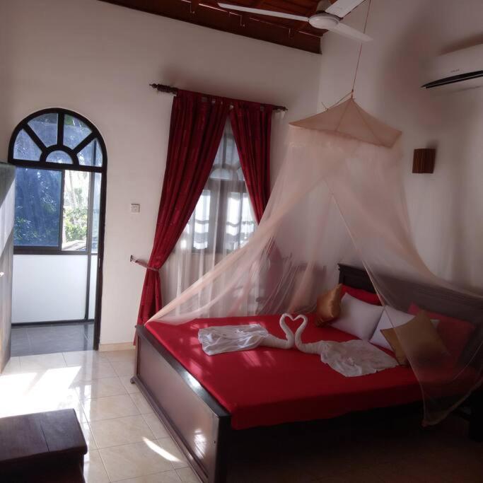 White House Villa Dallawella, Unawatuna, Galle photo 1