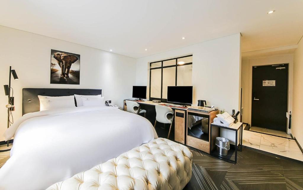KAMA Hotel photo 2
