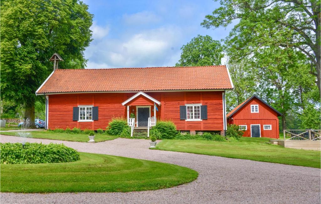 Beautiful Home In Skvde With Wifi And 2 Bedrooms