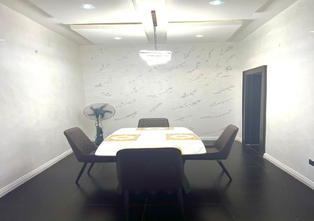 THE CROWN fully furnished 2 bedroom apartment photo 4