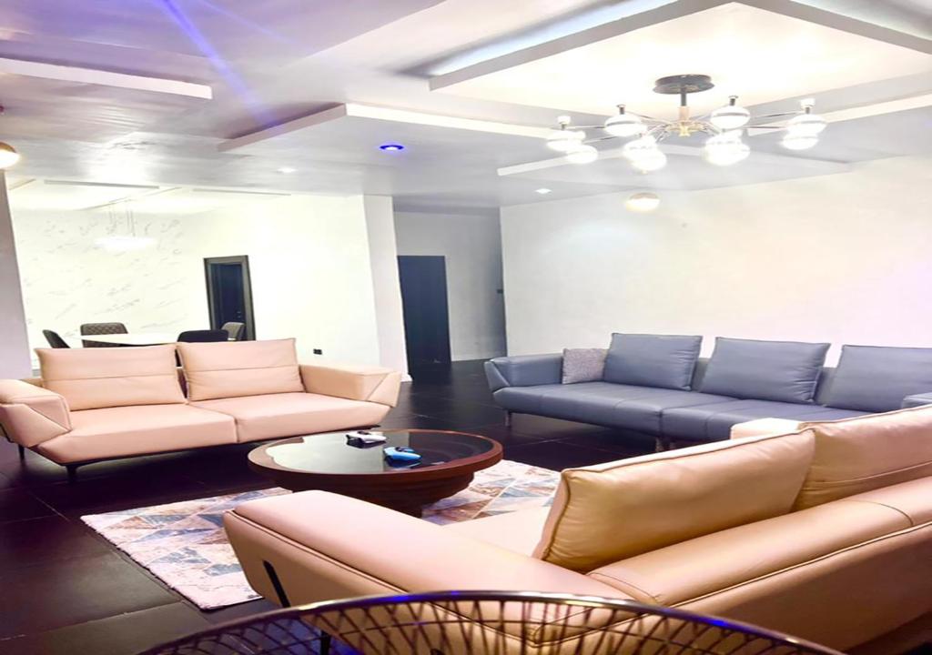 THE CROWN fully furnished 2 bedroom apartment photo 1