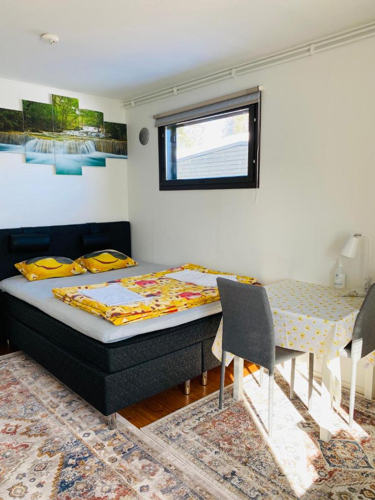 two bedrooms,dining area and bathroom with private entrance photo 4