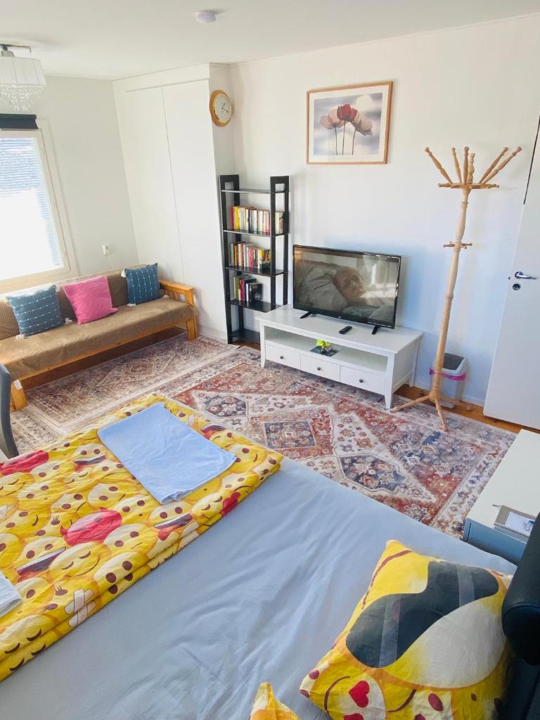 two bedrooms,dining area and bathroom with private entrance photo 2