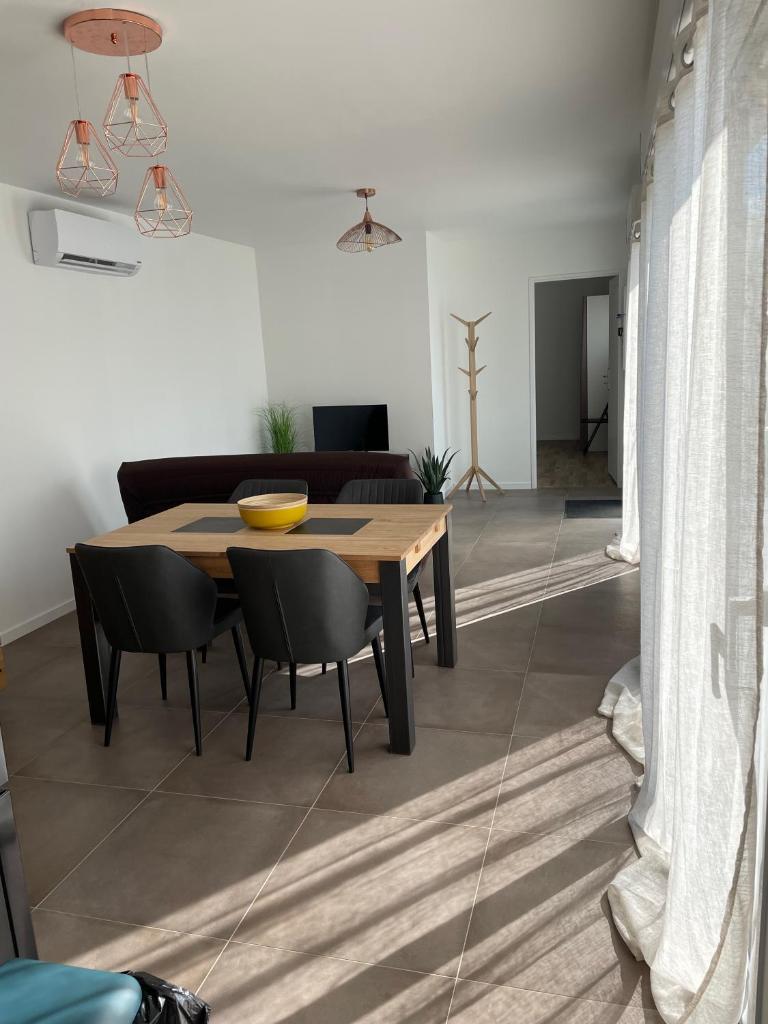 Maison Fleurs de Lys, climatisée, WiFi et Parking Privée Gratuit, Lave-Linge, Vernon Giverny photo 2