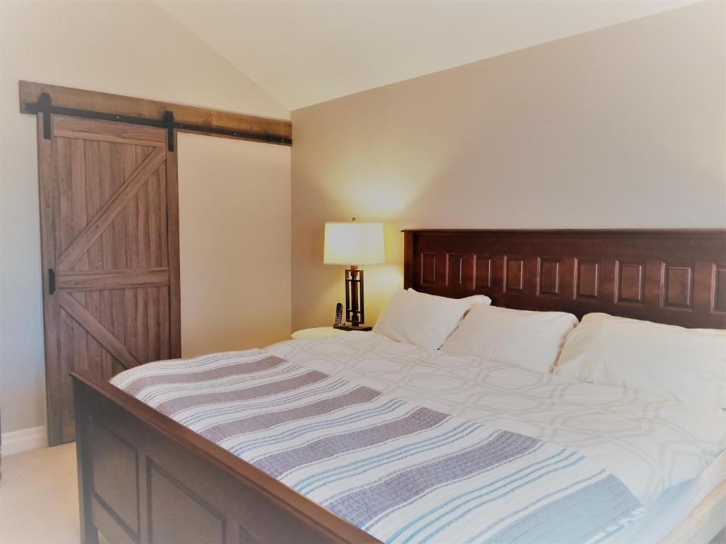 Executive House easy access to Kitchener-Waterloo, Cambridge, Toronto, walk to restaurants photo 4