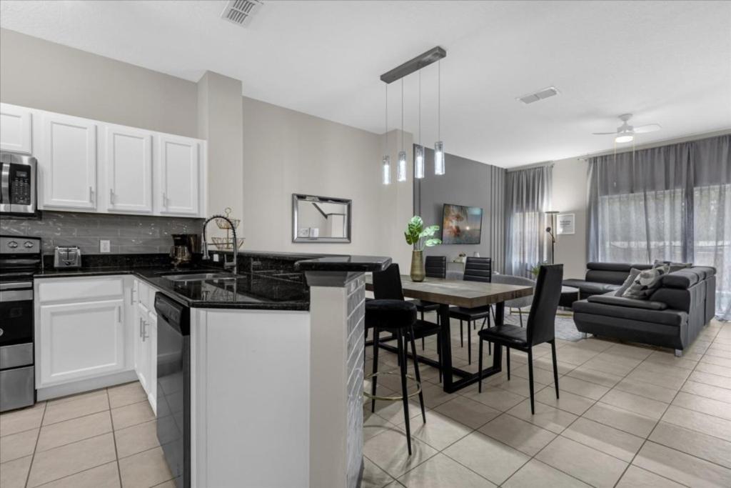 3 Bedroom- 3 Bathroom Encantada Resort 8515 Bl image