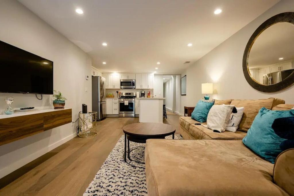 Beautiful Condo in Sun Drenched Garden photo 3
