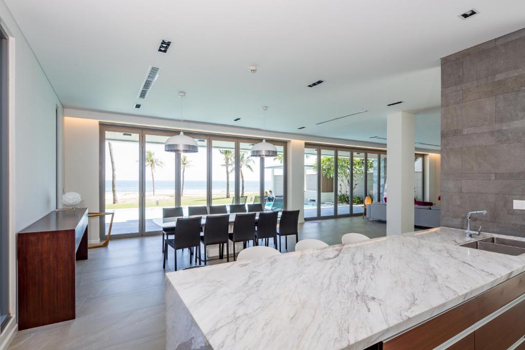 Luxury Villa 5* - Ocean Front - IDCWH