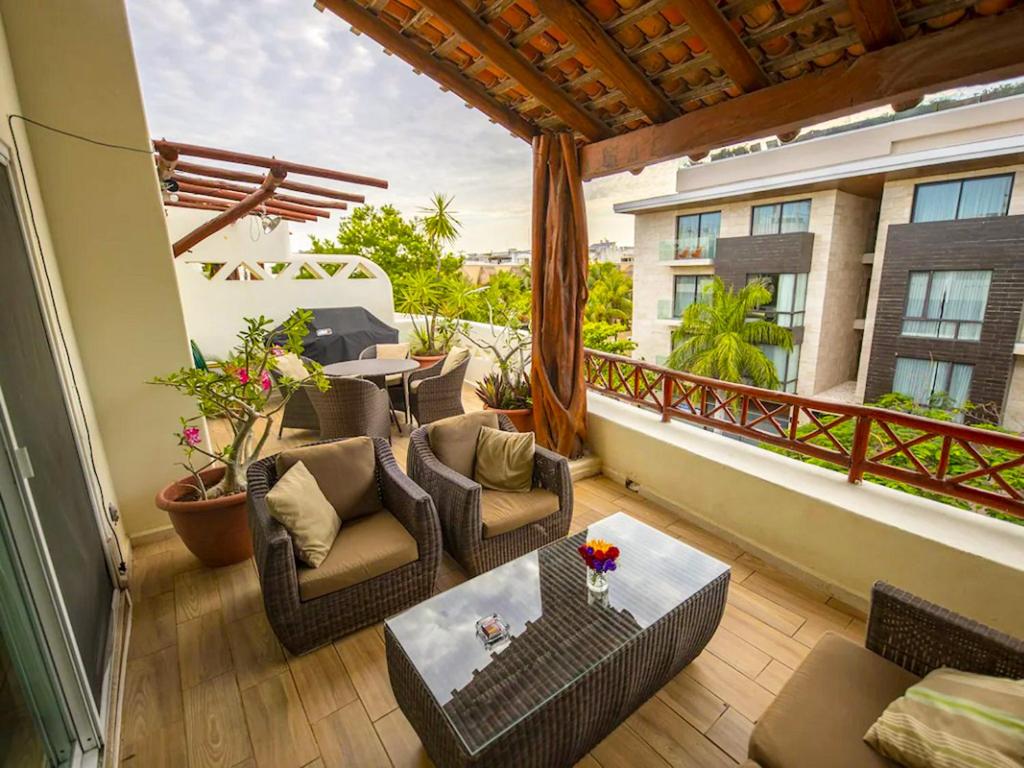 Penthouse Holiday at Mamitas Beach, Barbecue, Balcony, Sundeck, Jacuzzi