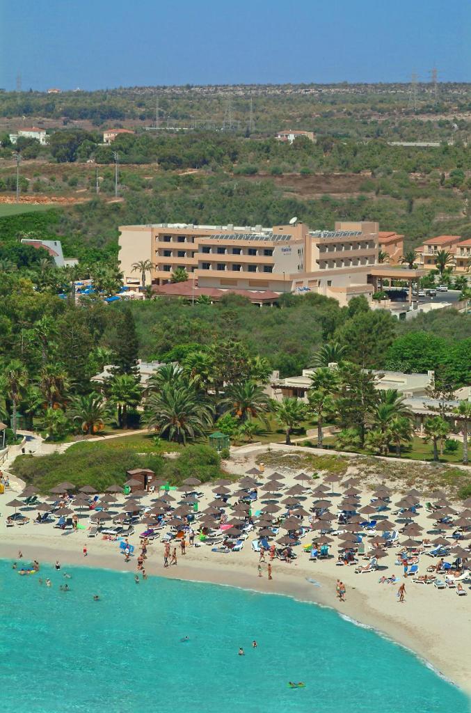 Nissiana Hotel & Bungalows photo 2
