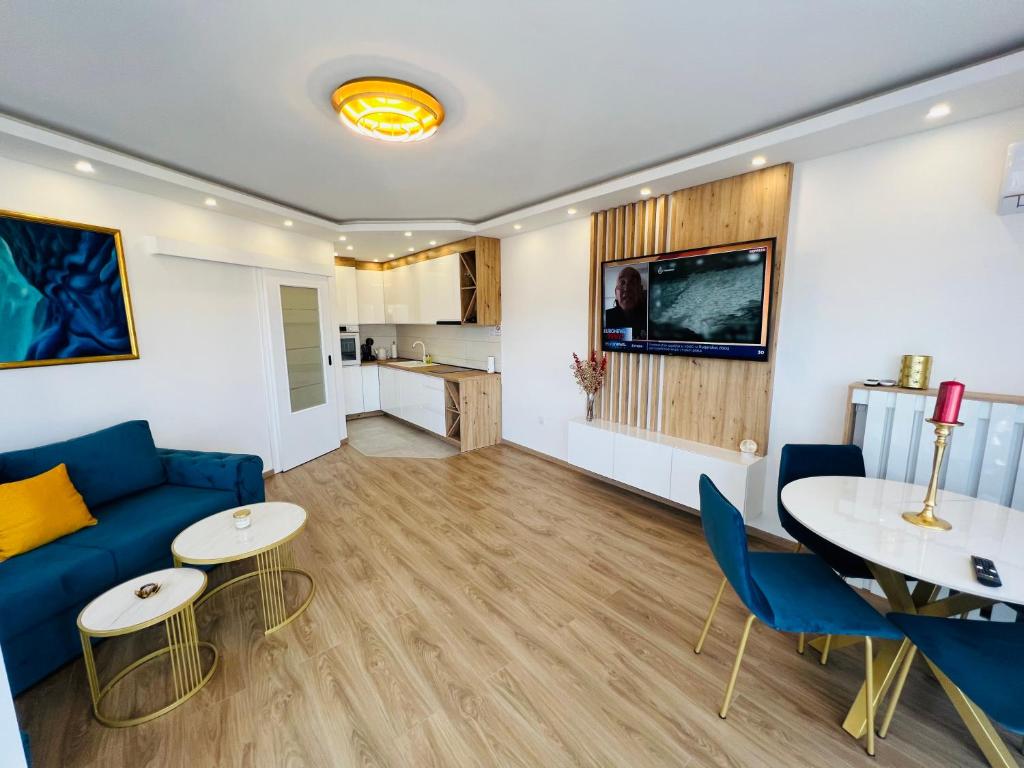 GRAND LUX Apartment photo 2