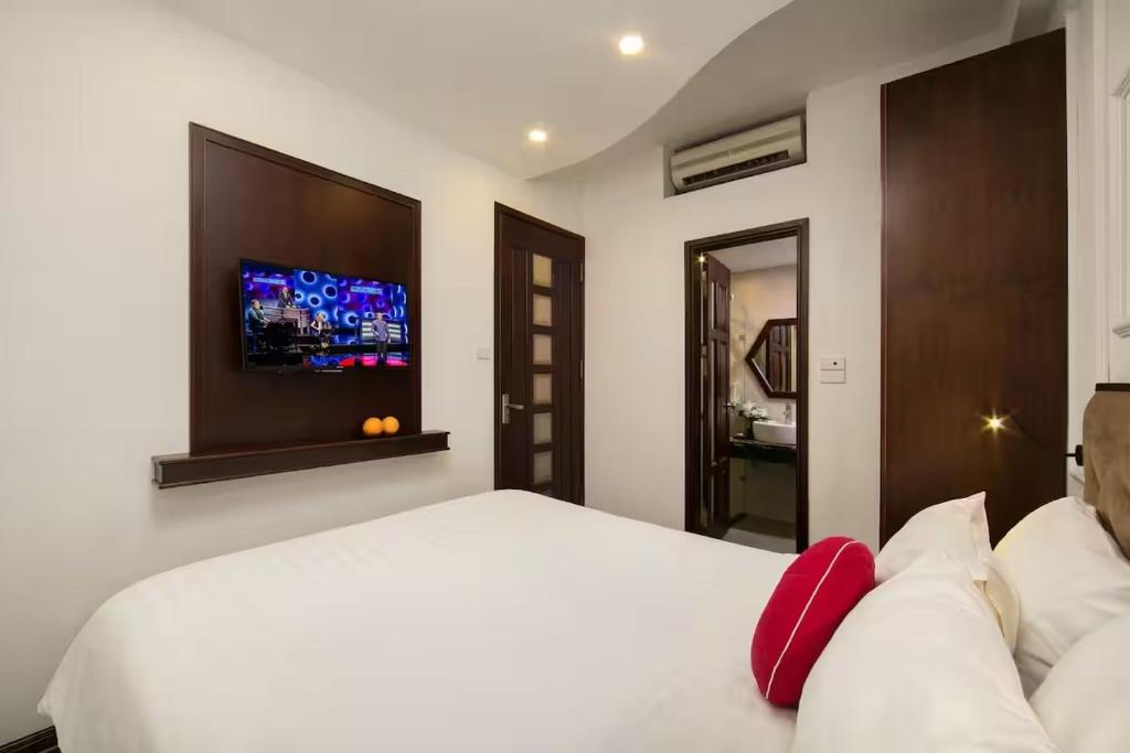 Bay Luxury - Vision Boutique Hotel, No 8 Tho Xuong, Hoan Kiem