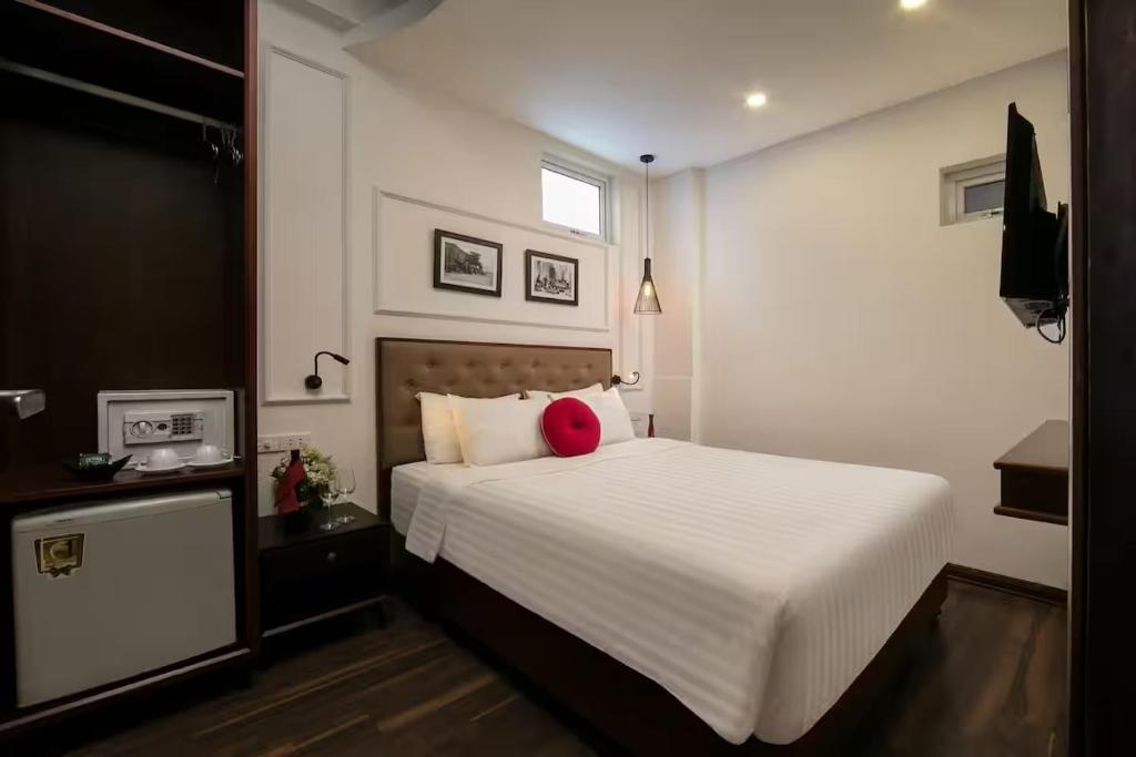 Bay Luxury - Vision Boutique Hotel, No 8 Tho Xuong, Hoan Kiem