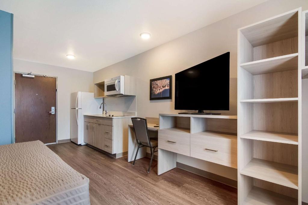 WoodSpring Suites Morrisville Raleigh Durham Airport image
