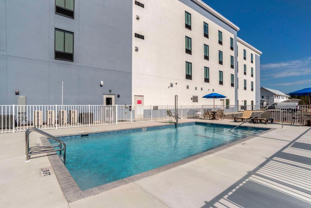 Comfort Inn & Suites Panama City Beach - Pier Park Area photo 1