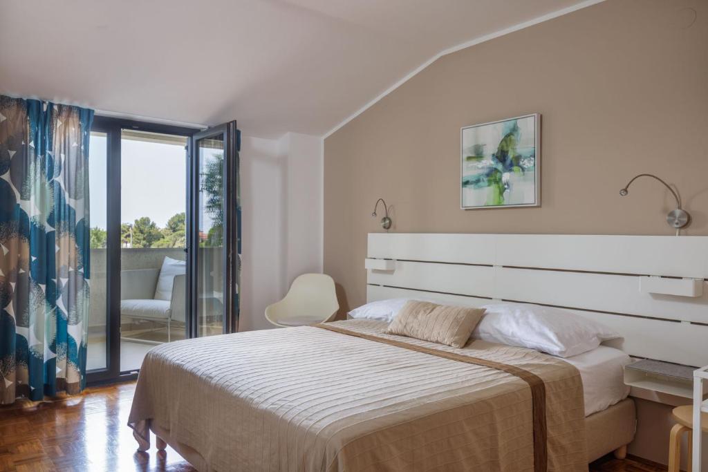 Studio and rooms Mofardin