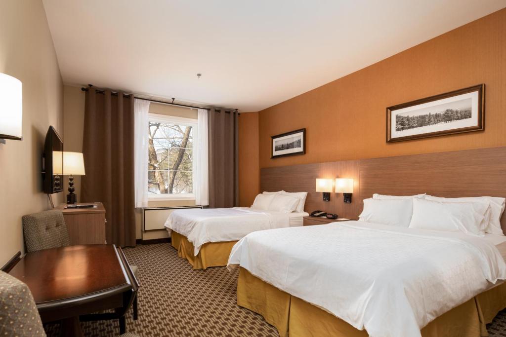 Holiday Inn Express & Suites TREMBLANT - Tap to explore photos