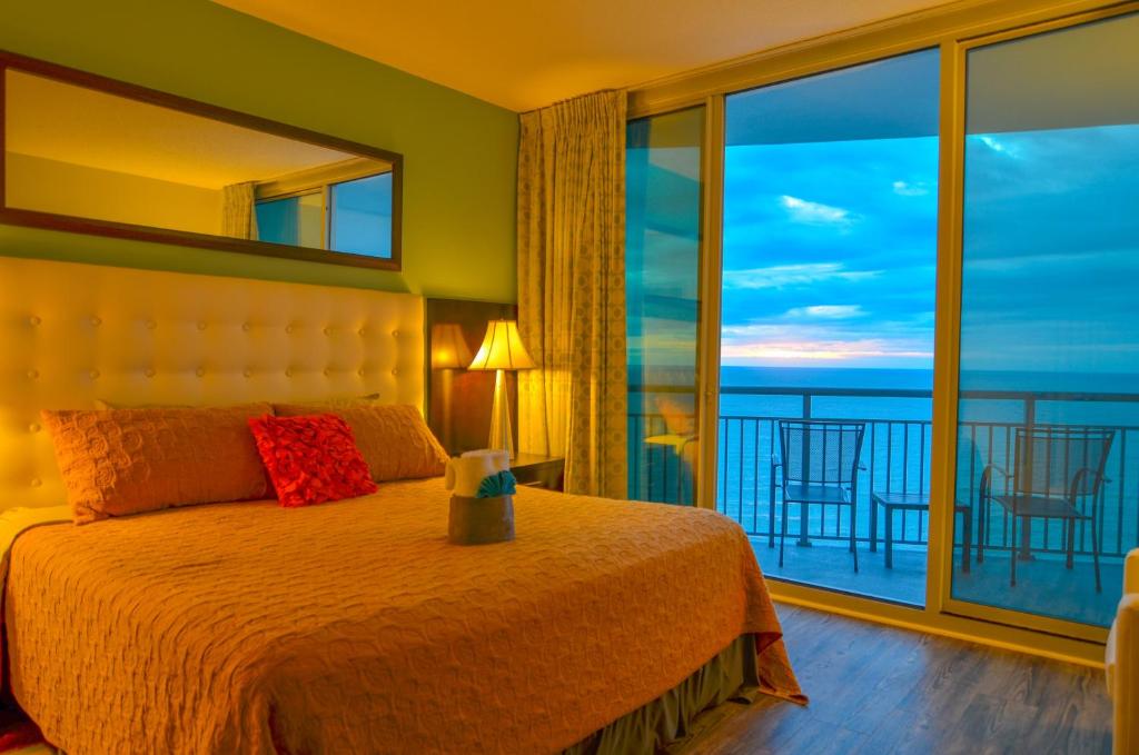 Huge Ocean Front Condo, Amazing Views image