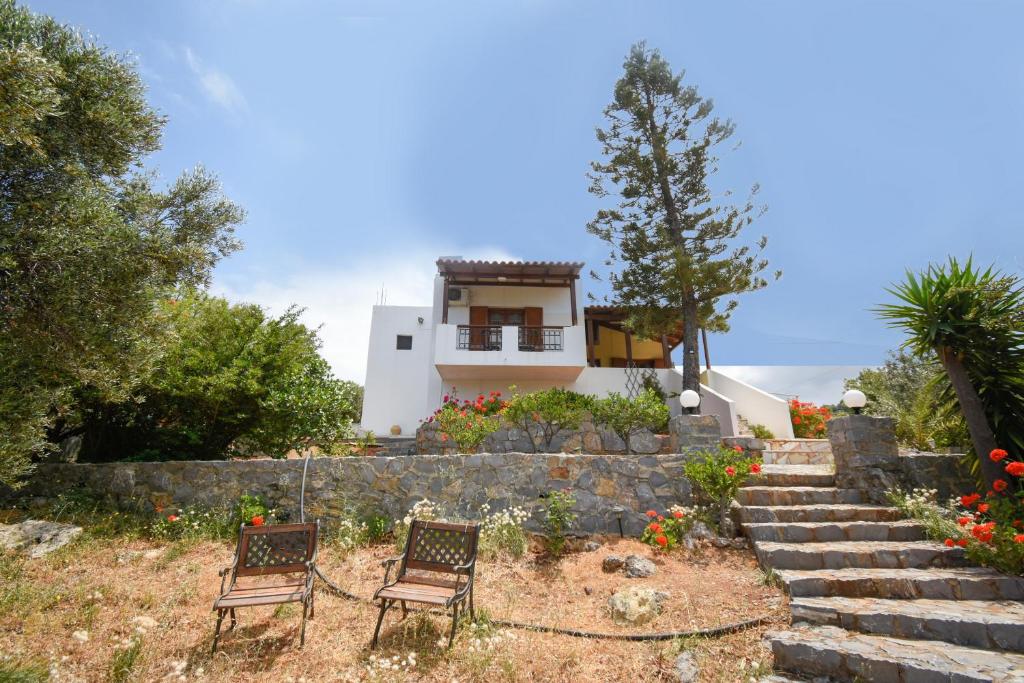 Villa Karmilos - A family Villa near the cretan sea and the mountains photo 1