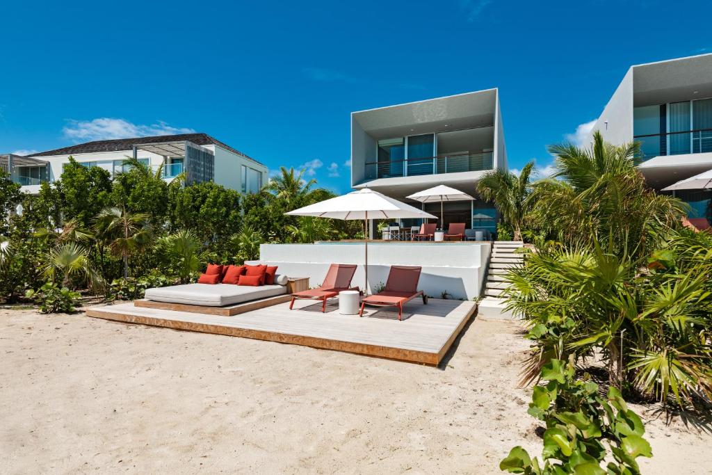 Beach Enclave photo 2