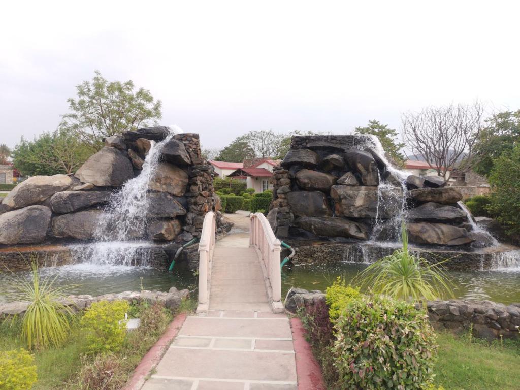 Astroport Sariska "Treetop" by Eight Continents photo 2