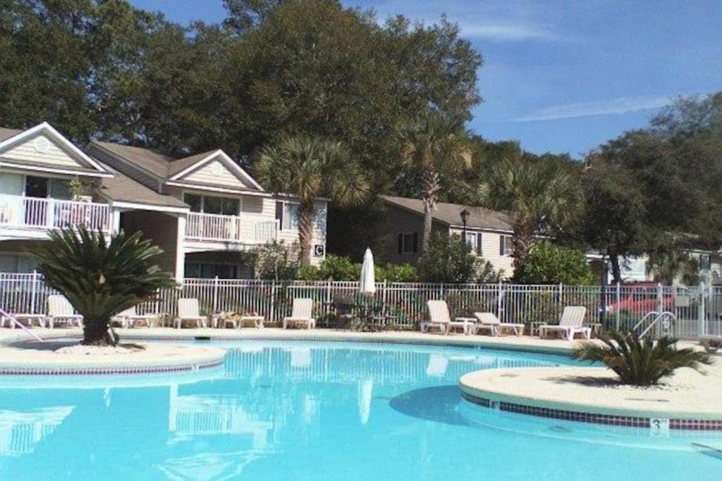 A13 Pool view, easy access MGR American Dream image