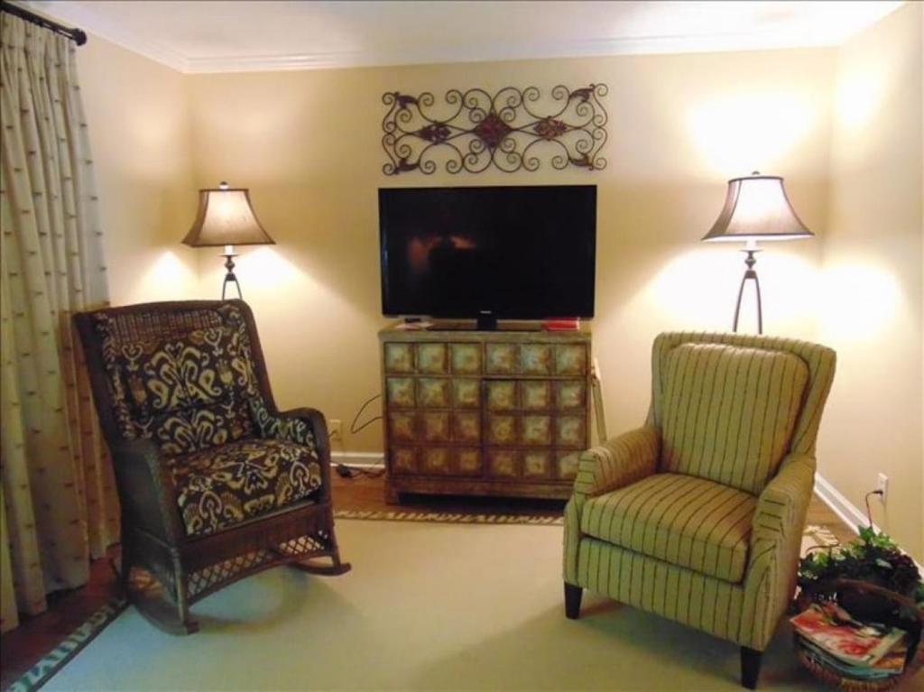 N5 great for families 4 twins 1 king, screened room large living room 2 and 1 half baths bedromms up image