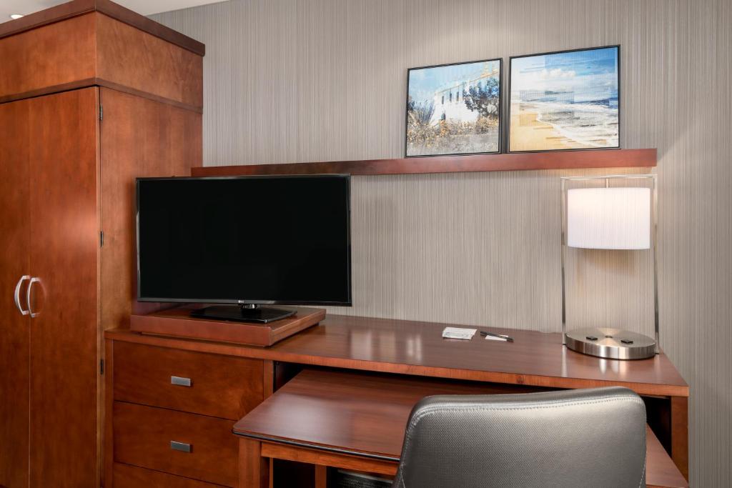 Courtyard by Marriott San Diego Oceanside photo 4