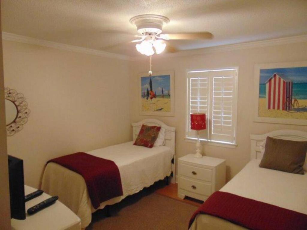 W2 Ocean Walk Resort upstairs 2 bed king and two twins next to back pool photo 2