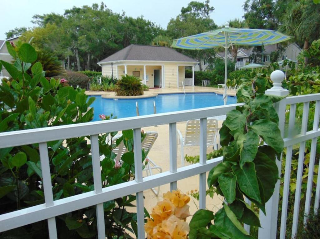 W2 Ocean Walk Resort upstairs 2 bed king and two twins next to back pool photo 1