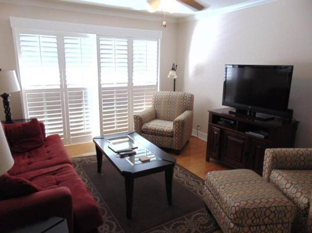 W2 Ocean Walk Resort upstairs 2 bed king and two twins next to back pool photo 4