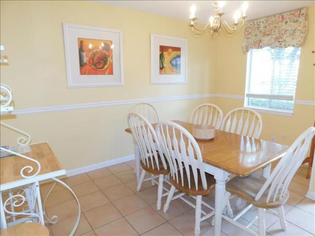 G2 great extra glassed in dining area 3bed 2 5 bath very nice glassed in porch close to clubhouse image