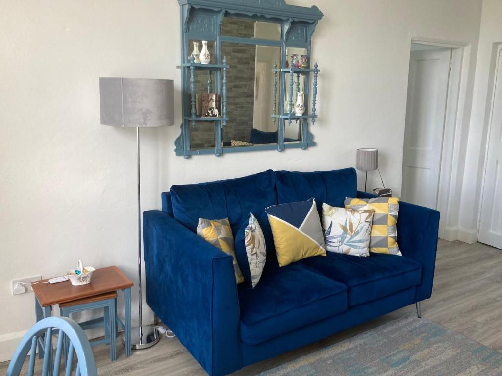 Glenhill - Newly renovated in a unique location photo 2