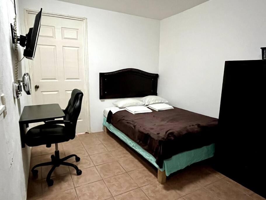 Studio in excellent location - Tap to explore photos