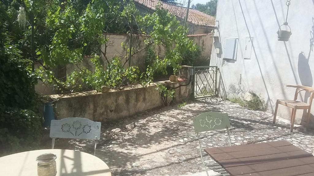APPARTEMENT DANS HAMEAU PROVENCAL photo 4