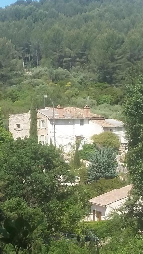 APPARTEMENT DANS HAMEAU PROVENCAL photo 2