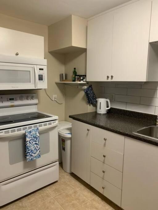 Cozy 1-bedroom in Bauer Terrace next to Citadel photo 1