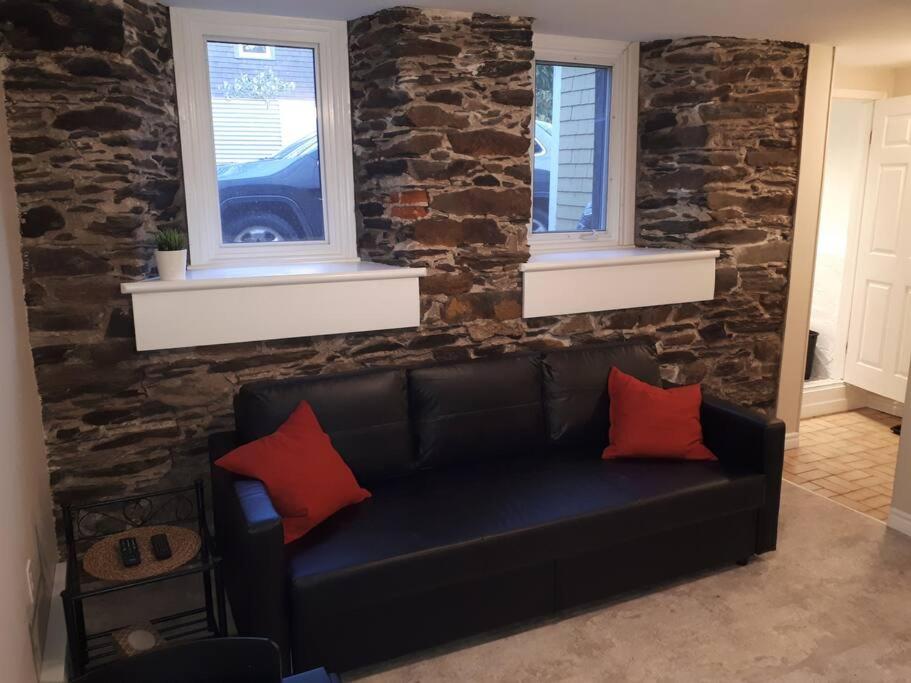 Cozy 1-bedroom in Bauer Terrace next to Citadel photo 2