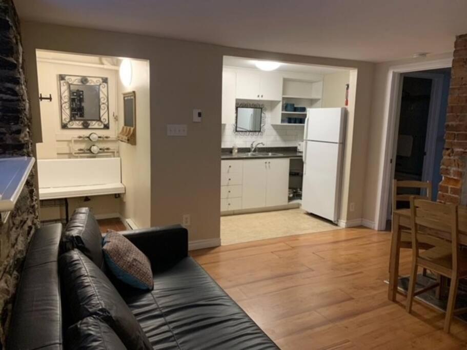 Cozy 1-bedroom in Bauer Terrace next to Citadel photo 3