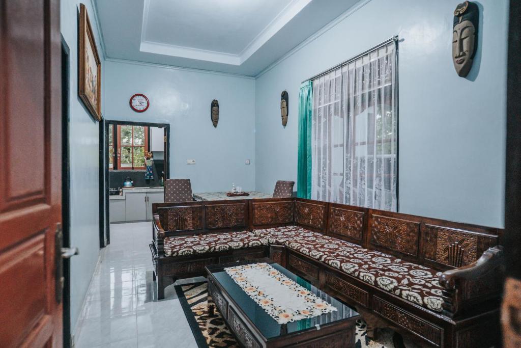 Agus Hidden Homestay - Banjar Sweet Village-Ijen