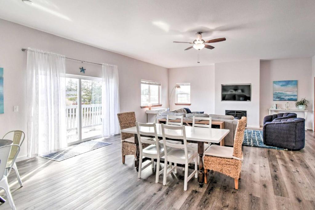 Dog-Friendly Canalfront Condo in Ocean Shores photo 4