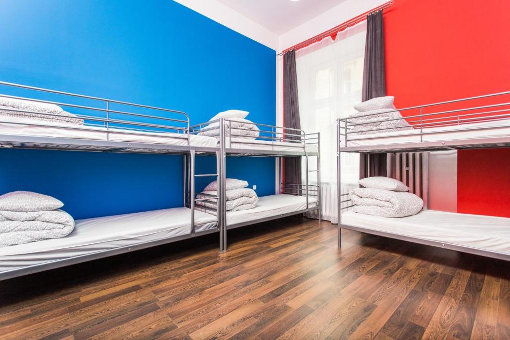 Номер (Кровать в общем 8-местном номере), One World Hostel