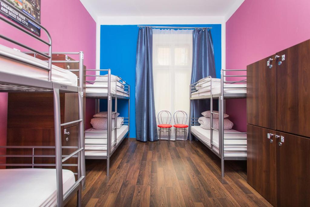 Номер (Кровать в общем 6-местном номере), One World Hostel