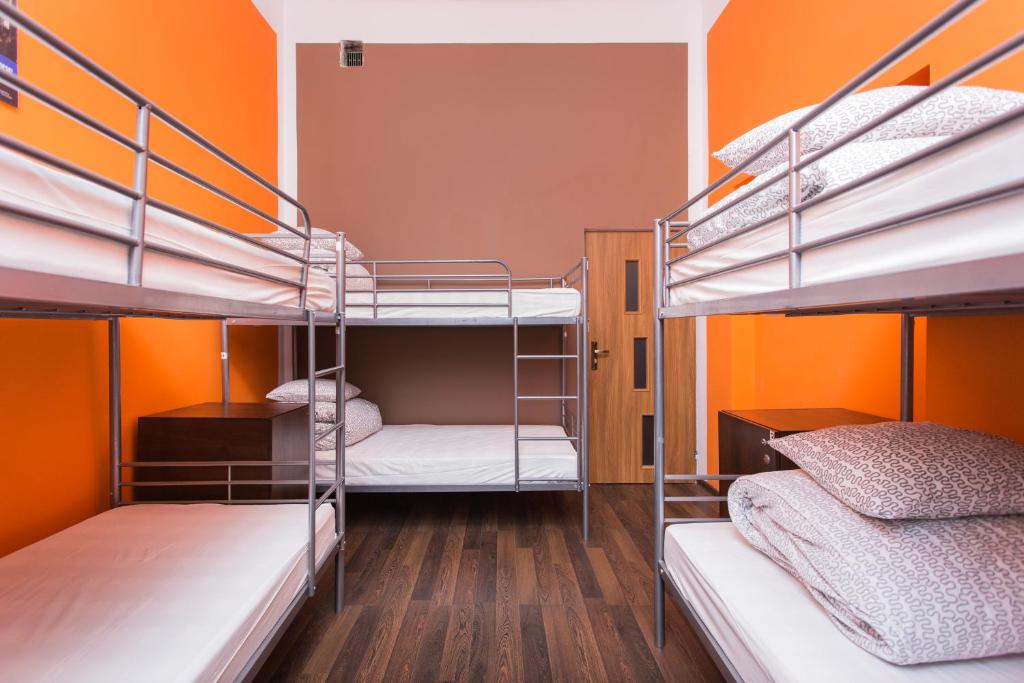 Номер (Кровать в общем 6-местном номере), One World Hostel