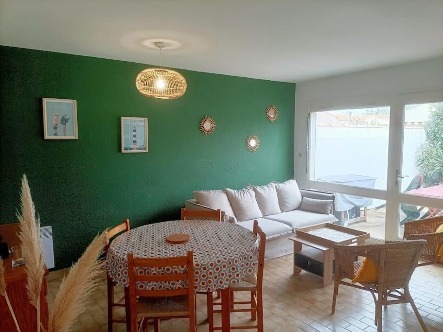 Maison chaleureuse avec piscine chauffée