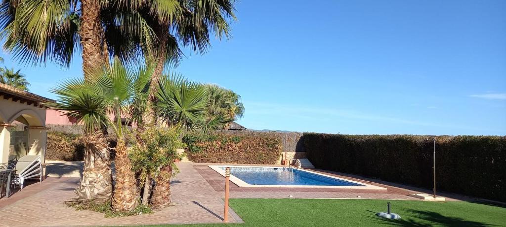 HL 002 Holiday rentals 4 Bedrooms 4 Bathroom villa with private pool photo 3