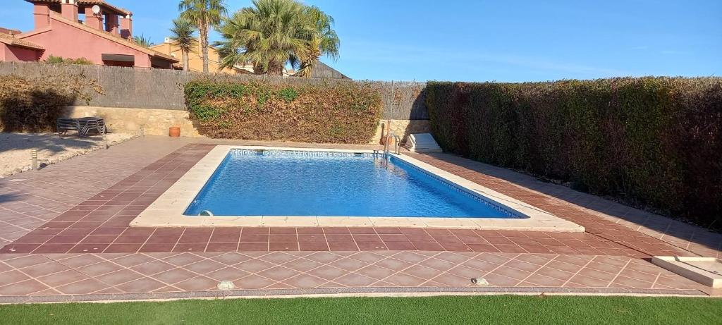 HL 002 Holiday rentals 4 Bedrooms 4 Bathroom villa with private pool photo 2
