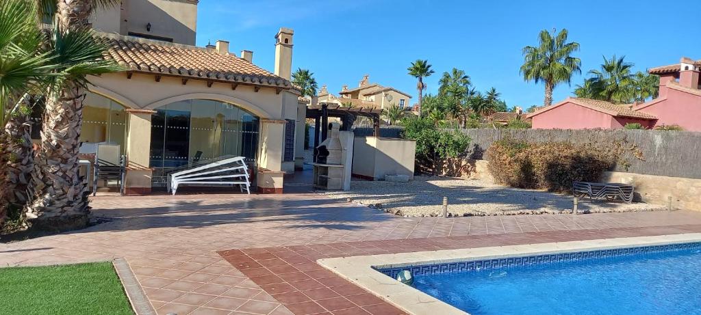 HL 002 Holiday rentals 4 Bedrooms 4 Bathroom villa with private pool photo 4