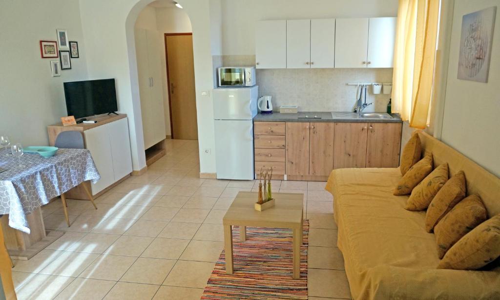 Studio Apartment Michelle - Intermezzo with sea view