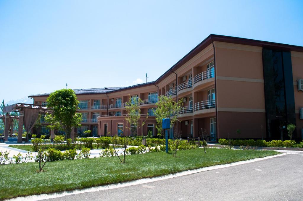 Charos Deluxe Resort & Spa